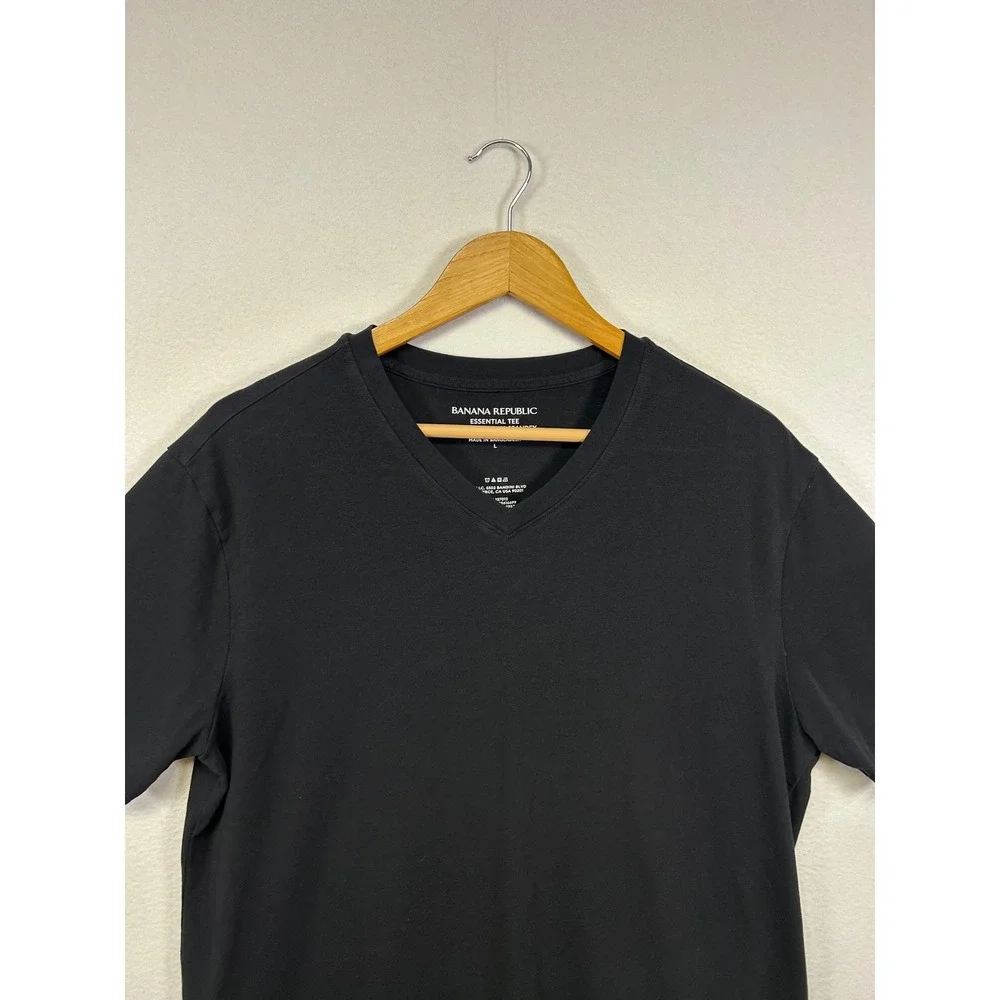 Minimalist Banana Republic Mens Large Black Essential V-Neck Stretch Tee Shirt
